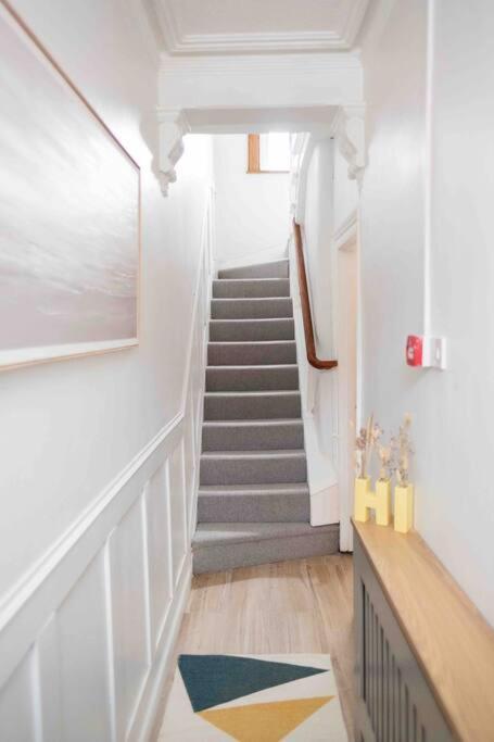 Charming 3 Bedroom Belfast Townhouse ภายนอก รูปภาพ