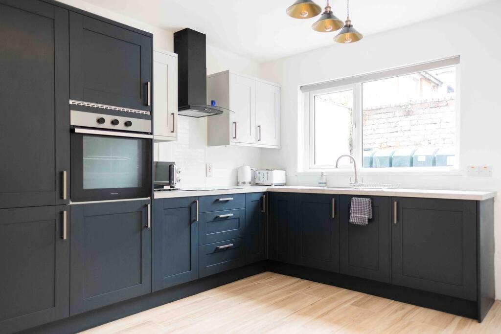 Charming 3 Bedroom Belfast Townhouse ภายนอก รูปภาพ